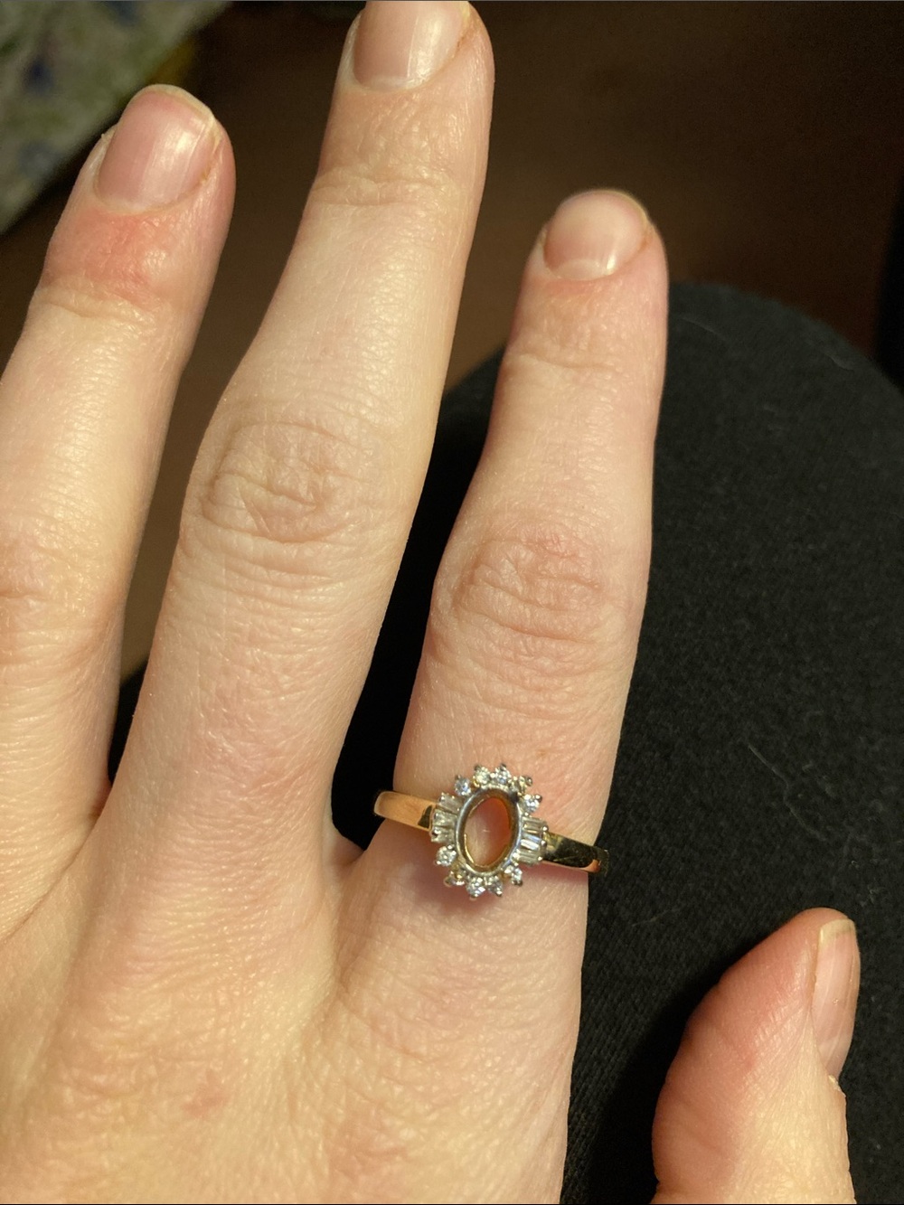 10k yellow gold and diamond setting